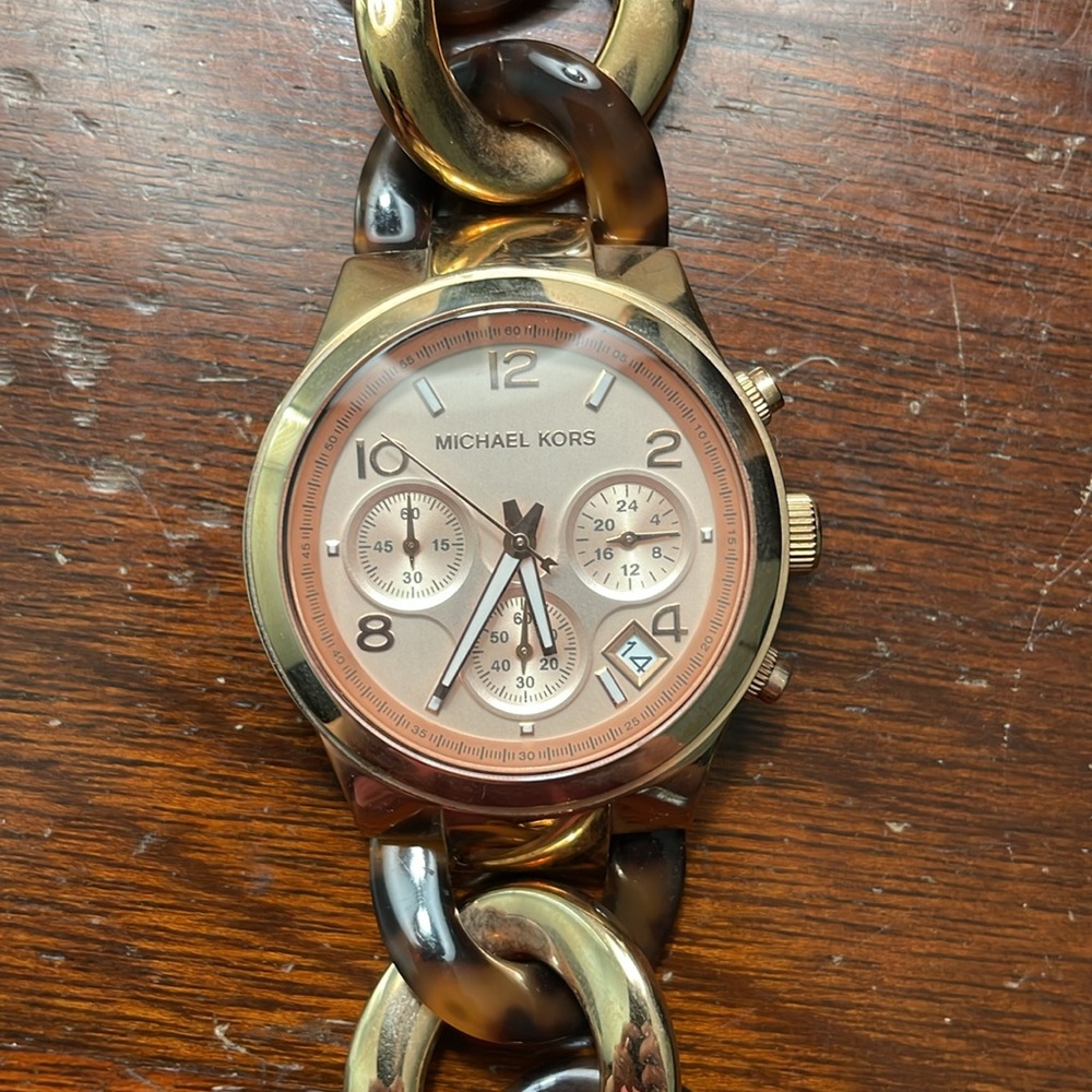 Michael Kors Gold and Tortoise Chain-Link Watch - Picture 2 of 4